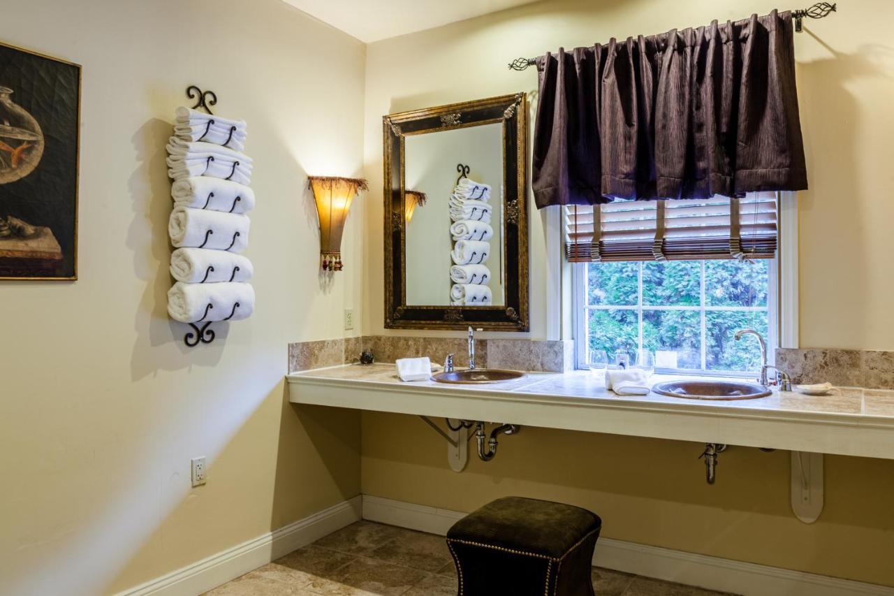 Inn The At Village, A Historic Of America 4*