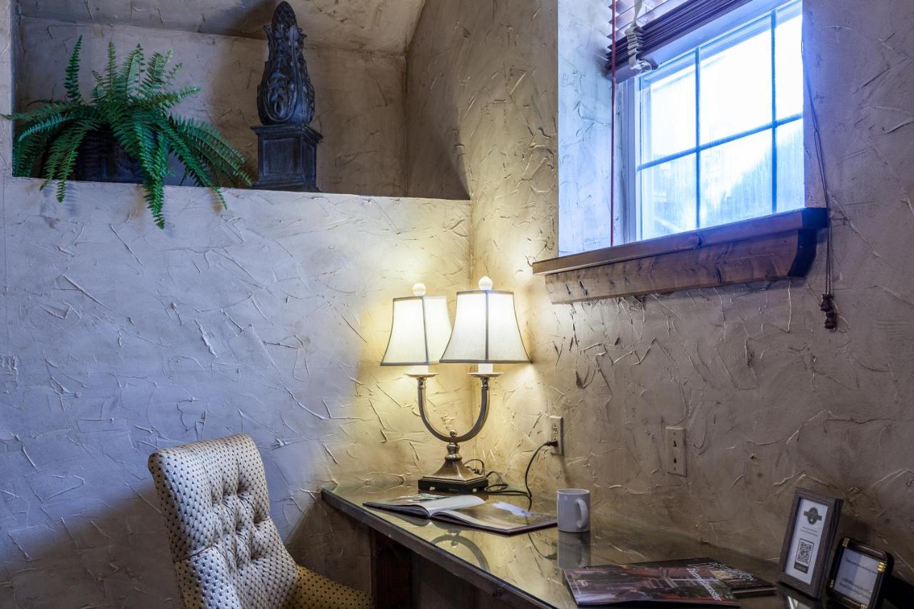 The At Village, A Historic Of America Inn Leola