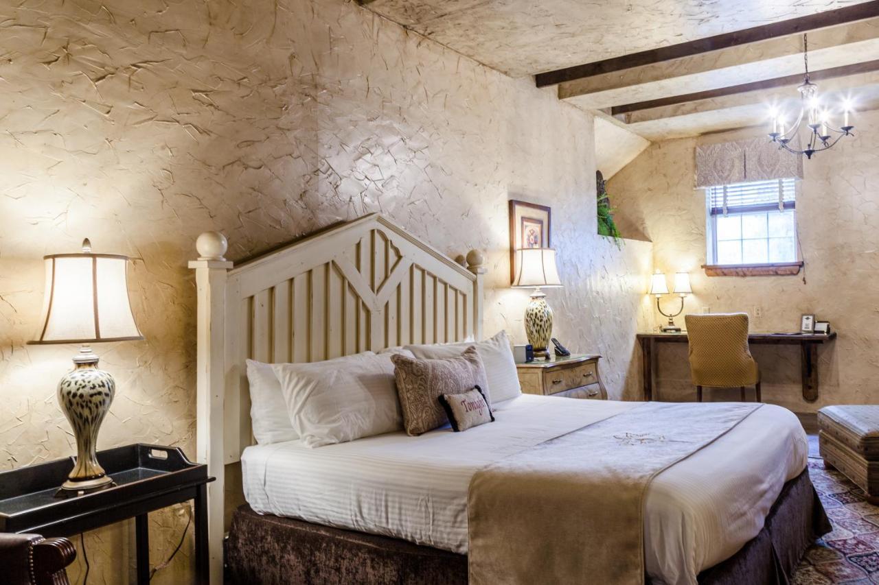 The At Village, A Historic Of America 4* Leola