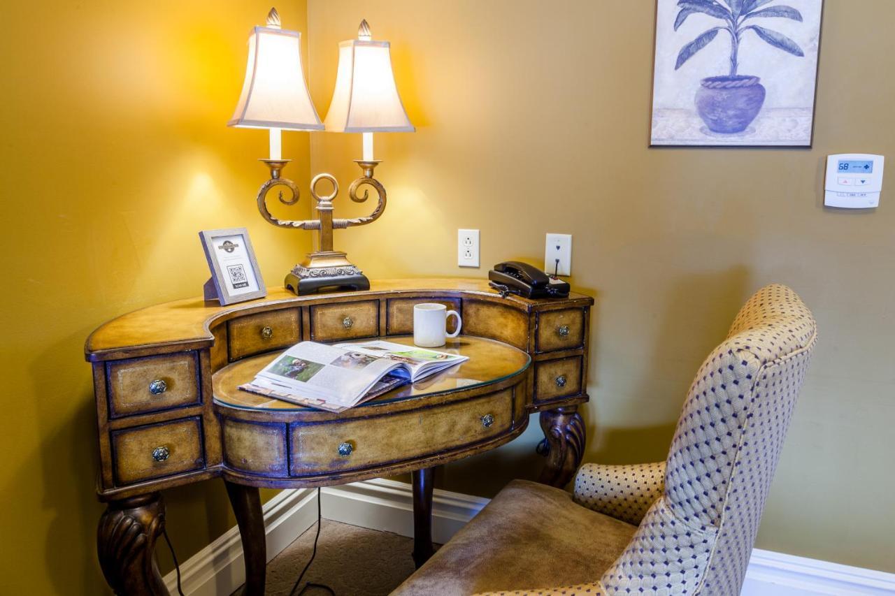 The At Village, A Historic Of America 4* Leola