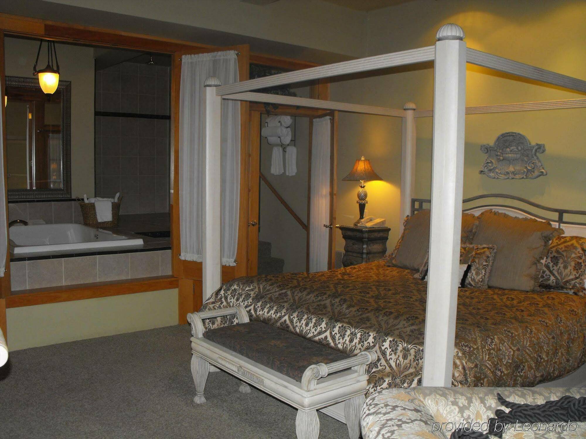 The At Village, A Historic Of America Inn