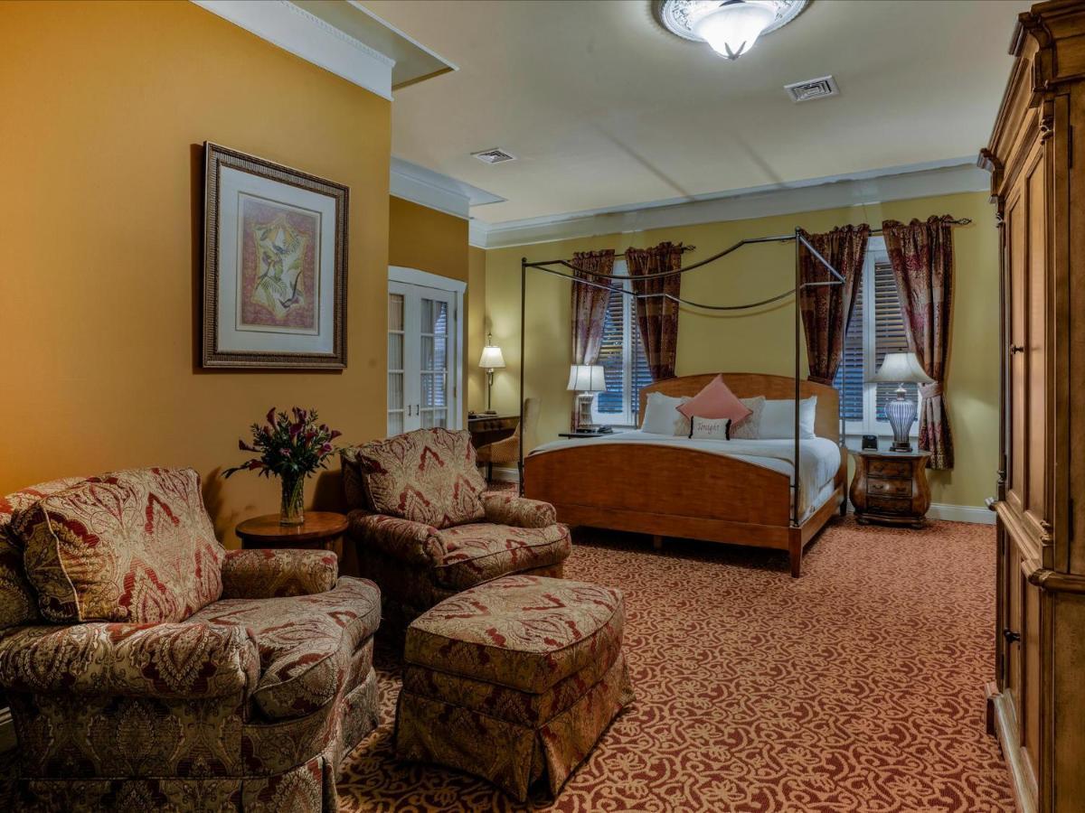 The At Village, A Historic Of America Inn