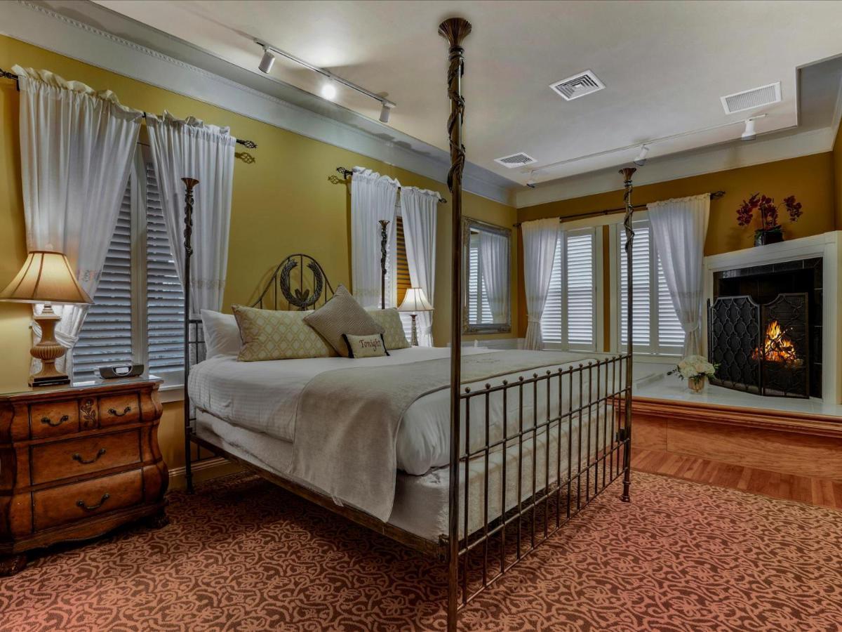 Inn The At Village, A Historic Of America Leola